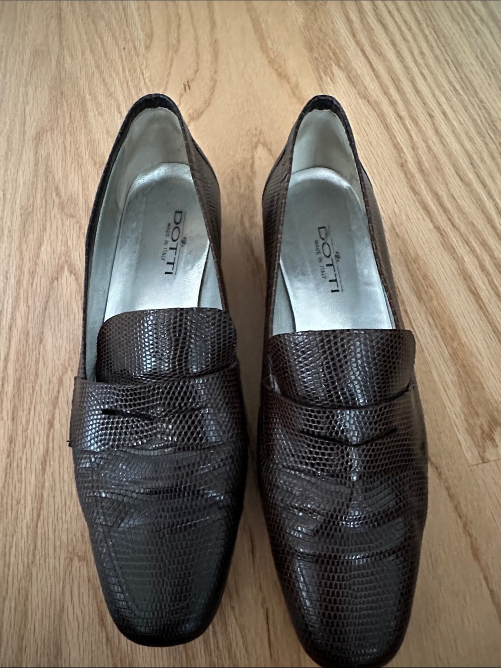Dotti women’s Dark Brown Textured Slip-On Loafers